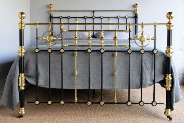 5ft6 Victorian Brass & Iron Bedstead – Ref. 9661B66 - Image 3