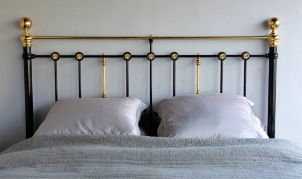 5ft6 Victorian Brass & Iron Bedstead – Ref. 9661B66 - Image 4
