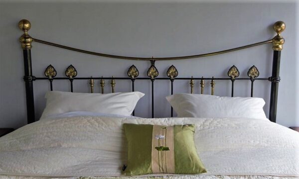 6ft Victorian Brass & Iron Bedstead – Ref. 9725B72 - Image 4