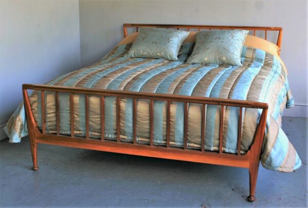 5ft6 Victorian Mahogany Oak Walnut Bedstead – Ref. 9667W66
