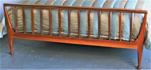 5ft6 Victorian Mahogany Oak Walnut Bedstead – Ref. 9667W66 - Image 2