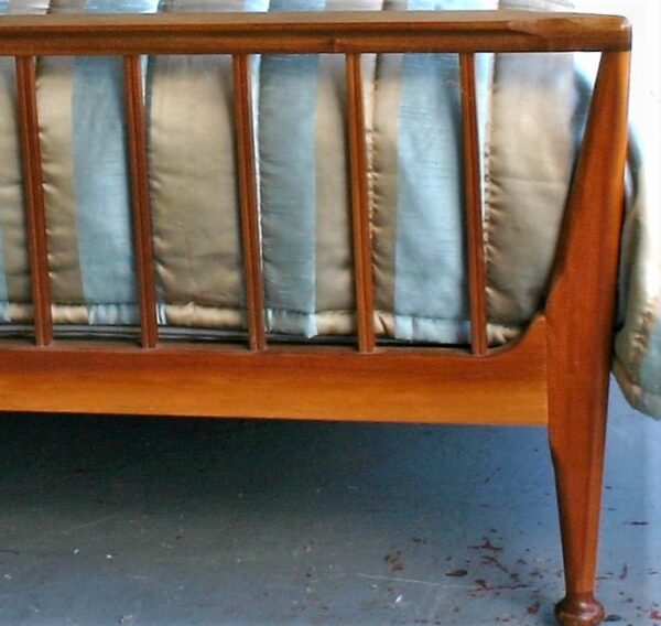 5ft6 Victorian Mahogany Oak Walnut Bedstead – Ref. 9667W66 - Image 3