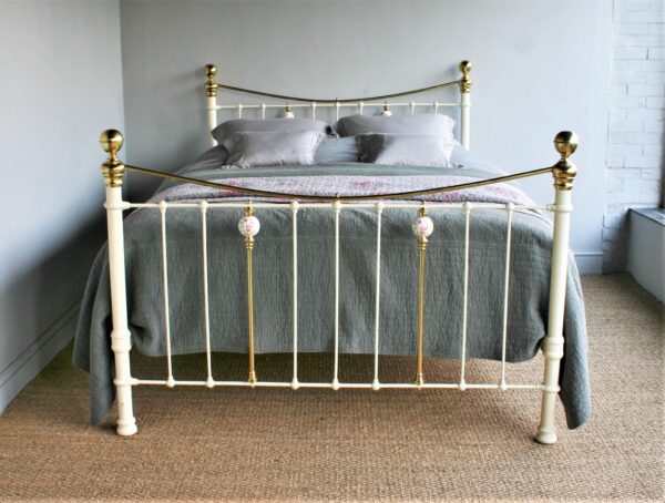 5ft Victorian Brass & Iron Bedstead – Ref. 9603B60 - Image 2