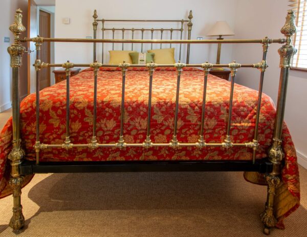 5ft Victorian Brass Bedstead – Ref. 96016A60 - Image 3