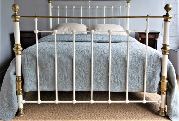 5ft Victorian Brass & Iron Bedstead – Ref. 96023B60 - Image 3