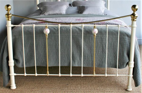 5ft Victorian Brass & Iron Bedstead – Ref. 9603B60 - Image 3
