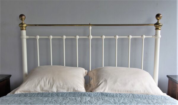 5ft Victorian Brass & Iron Bedstead – Ref. 96023B60 - Image 4