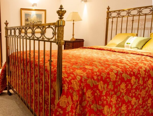 5ft Victorian Brass Bedstead – Ref. 96015A60 - Image 5