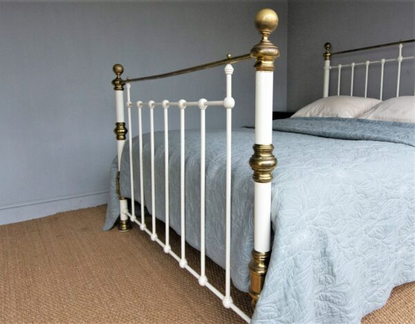 5ft Victorian Brass & Iron Bedstead – Ref. 96023B60 - Image 5