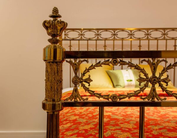 5ft Victorian Brass Bedstead – Ref. 96015A60 - Image 6