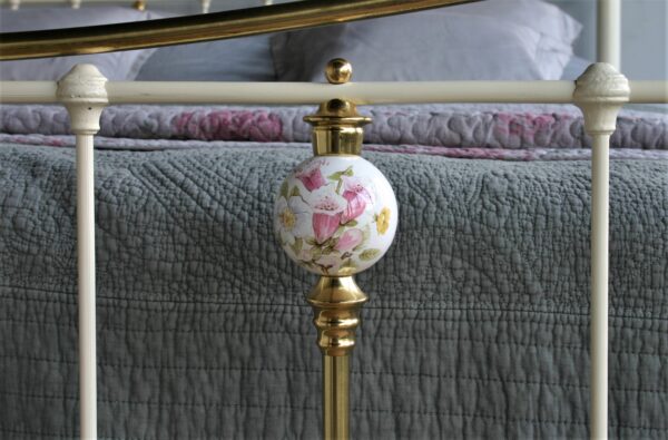 5ft Victorian Brass & Iron Bedstead – Ref. 9603B60 - Image 6