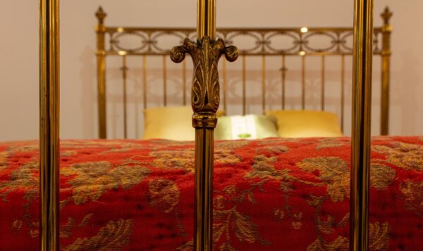 5ft Victorian Brass Bedstead – Ref. 96015A60 - Image 7