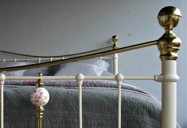 5ft Victorian Brass & Iron Bedstead – Ref. 9603B60 - Image 7