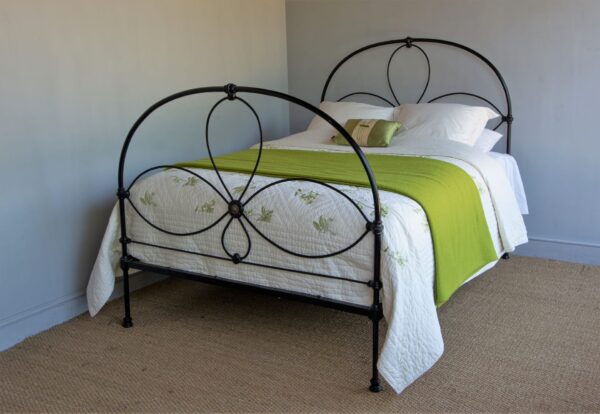 5ft Victorian Iron Bedstead – Ref. 9605C60