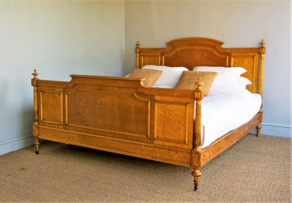 5ft6 Antique Victorian Birds Eye Maple Bedstead – Ref. 9666W66