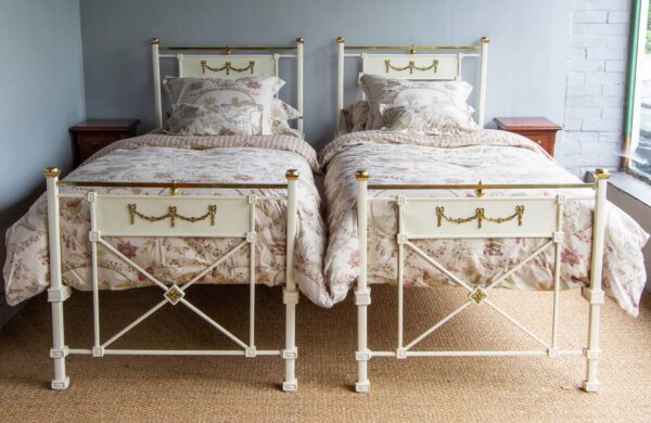3ft Victorian Matched Pair of Brass & Iron Bedsteads – Ref. 9364B36PR - Image 2