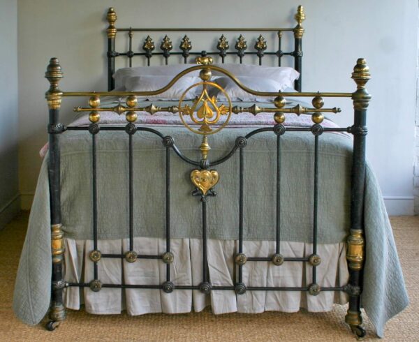 4ft6 Victorian Brass & Iron Bedstead – Ref. 95415B54 - Image 2