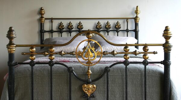 4ft6 Victorian Brass & Iron Bedstead – Ref. 95415B54 - Image 3