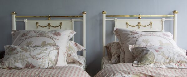 3ft Victorian Matched Pair of Brass & Iron Bedsteads – Ref. 9364B36PR - Image 4