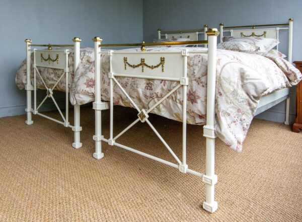 3ft Victorian Matched Pair of Brass & Iron Bedsteads – Ref. 9364B36PR - Image 5