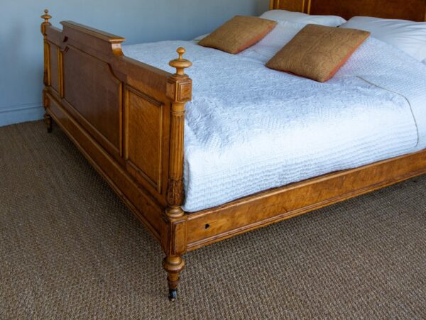 5ft6 Antique Victorian Birds Eye Maple Bedstead – Ref. 9666W66 - Image 5