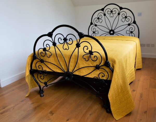 4ft6 Victorian Iron Bedstead – Ref. 95448C54