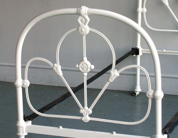 2ft6 Antique Victorian Iron Bedstead – Ref. BA 9271C27 £675 - Image 2