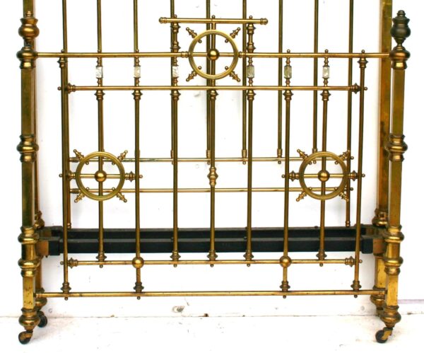 4ft6 Antique Victorian Brass Bedstead – Ref. BA 9543A54 - Image 2