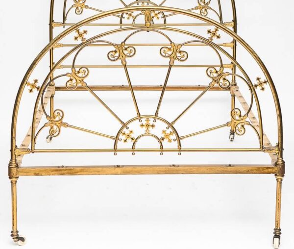 4ft6 Antique Victorian All Brass Bedstead – Ref. BA 9544A54 - Image 2