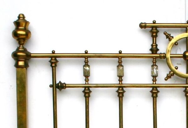 4ft6 Antique Victorian Brass Bedstead – Ref. BA 9543A54 - Image 4