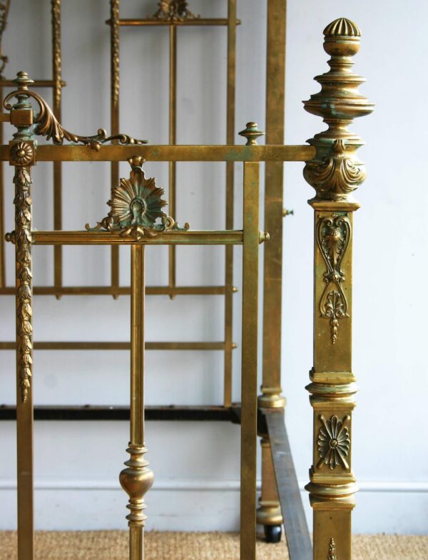5ft Antique Victorian Brass Bedstead – Ref. 96009A60 - Image 4