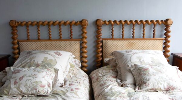 3ft Antique Victorian Matched Pair of Satin Wood Bedsteads – Ref. 93622W36P - Image 4