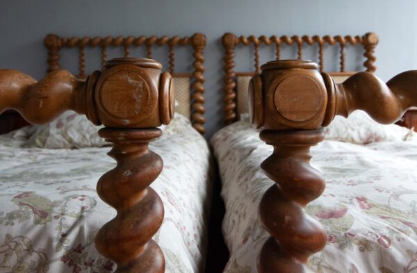 3ft Antique Victorian Matched Pair of Satin Wood Bedsteads – Ref. 93622W36P - Image 6