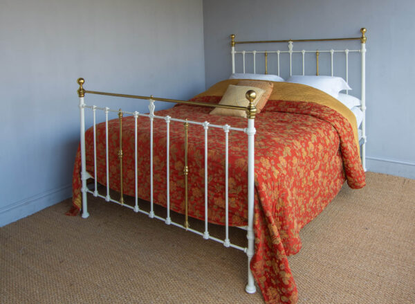 5ft Victorian Brass & Iron Bedstead – Ref. 96025B60