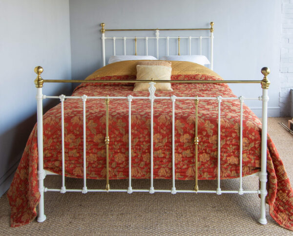 5ft Victorian Brass & Iron Bedstead – Ref. 96025B60 - Image 2