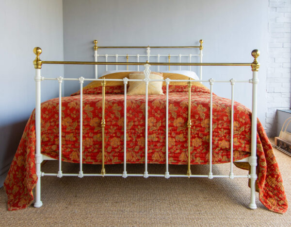 5ft Victorian Brass & Iron Bedstead – Ref. 96025B60 - Image 3
