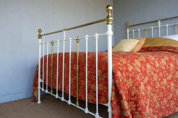5ft Victorian Brass & Iron Bedstead – Ref. 96025B60 - Image 5