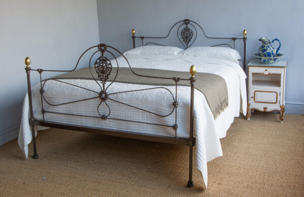 5ft Victorian Iron Bedstead – Ref. 9607C60