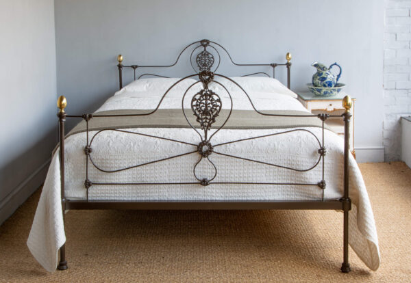 5ft Victorian Iron Bedstead – Ref. 9607C60 - Image 2