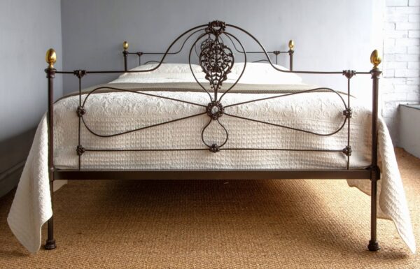5ft Victorian Iron Bedstead – Ref. 9607C60 - Image 3
