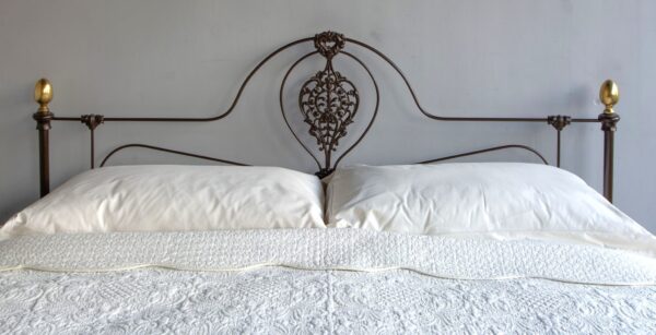 5ft Victorian Iron Bedstead – Ref. 9607C60 - Image 4