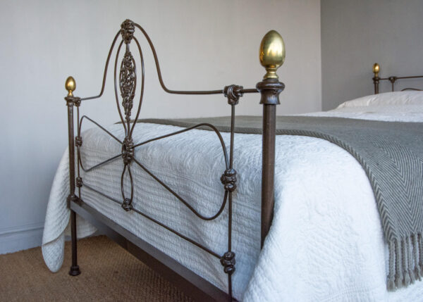 5ft Victorian Iron Bedstead – Ref. 9607C60 - Image 5