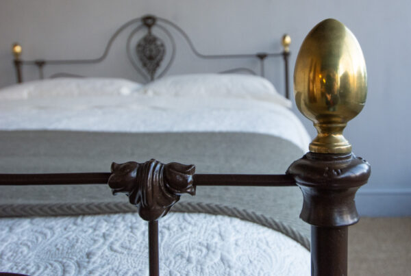 5ft Victorian Iron Bedstead – Ref. 9607C60 - Image 6