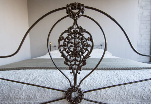 5ft Victorian Iron Bedstead – Ref. 9607C60 - Image 7