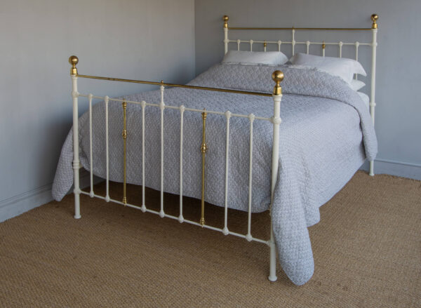 5ft Victorian Brass & Iron Bedstead – Ref. 96029B60
