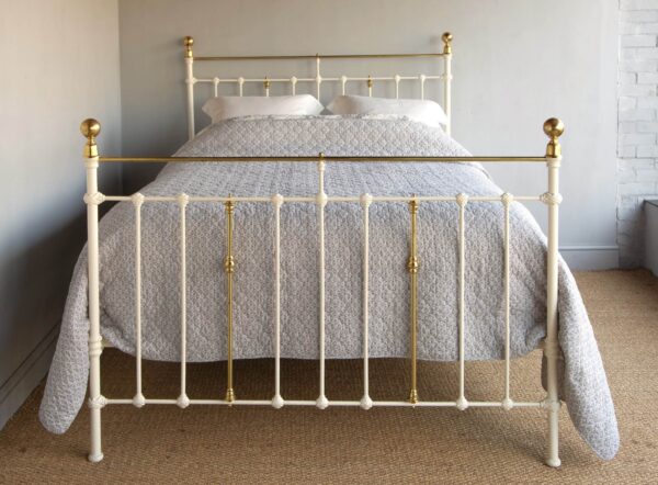 5ft Victorian Brass & Iron Bedstead – Ref. 96029B60 - Image 2