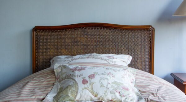 3ft6 Antique Edwardian Caned Walnut Bedstead – Ref. 9422WC42 - Image 4