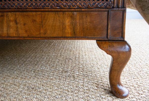 3ft6 Antique Edwardian Caned Walnut Bedstead – Ref. 9422WC42 - Image 7