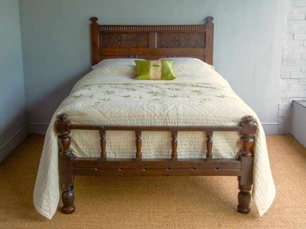 4ft6 Tudor Style Oak Bedstead – Ref. 95437W54 - Image 2