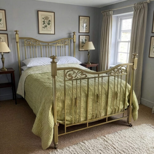 4ft6 Victorian Brass Bedstead – Ref. BA 95410A54